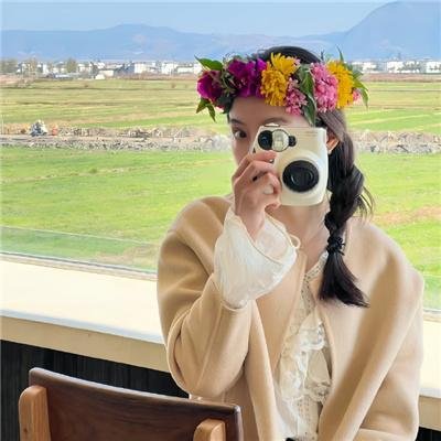 伊莱克特勒滑翔在蓝天